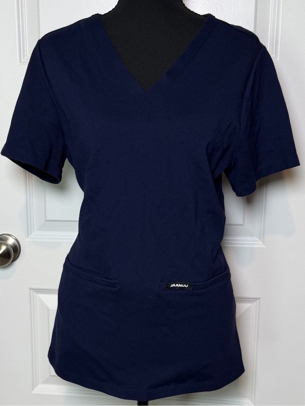 Jaanuu Navy V-Neck 2 Pocket Stretch Scrub Top Women’s Medium W30003